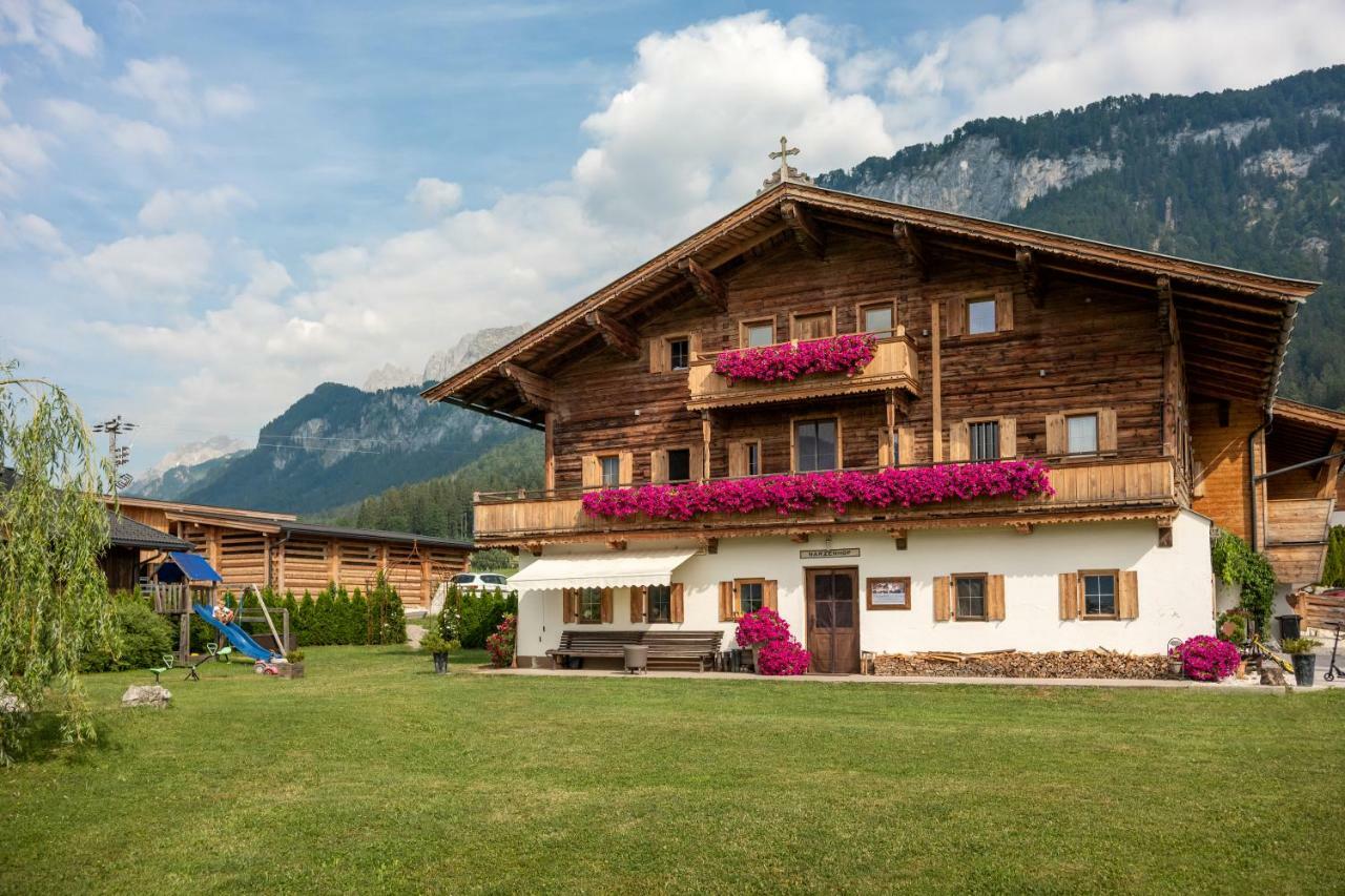 Narzenhof Wellness Chalets, Familien & Luxus Apartments Am Bauernhof Sankt Johann in Tirol Bagian luar foto